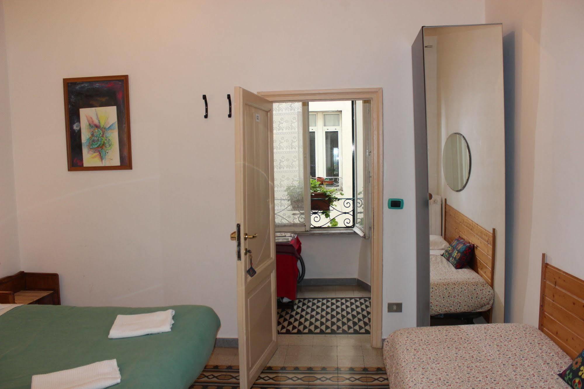 Galilei Guest House Рим Екстериор снимка